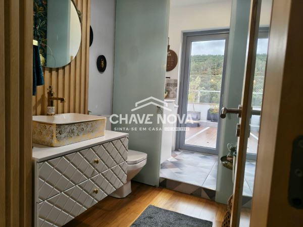 Apartamento T3, com terraço e box 4 carros situado em Campo- Valongo