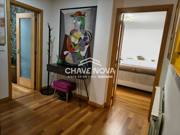 Apartamento T3, com terraço e box 4 carros situado em Campo- Valongo