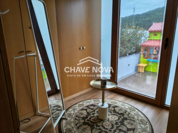 Apartamento T3, com terraço e box 4 carros situado em Campo- Valongo