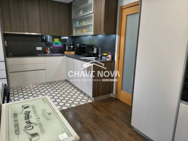 Apartamento T3, com terraço e box 4 carros situado em Campo- Valongo