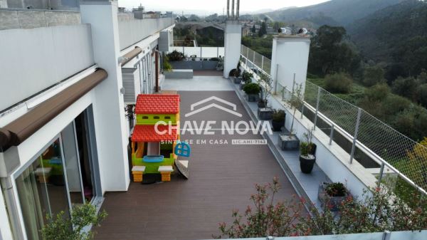 Apartamento T3, com terraço e box 4 carros situado em Campo- Valongo