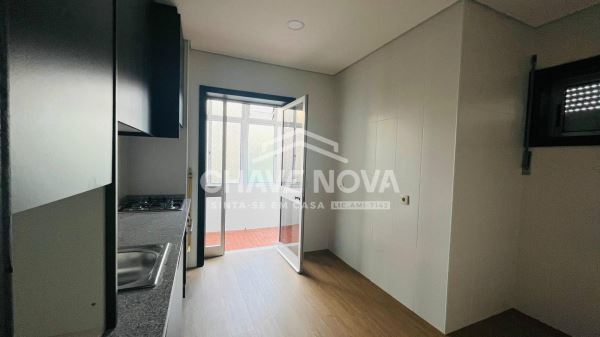 Apartamento T3 Totalmente Renovado – Excelente Localização