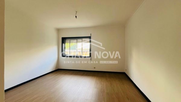 Apartamento T3 Totalmente Renovado – Excelente Localização