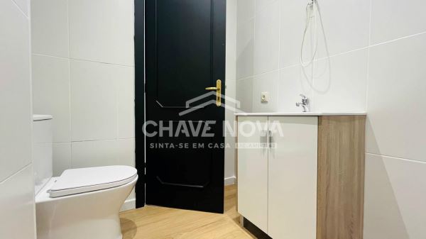 Apartamento T3 Totalmente Renovado – Excelente Localização