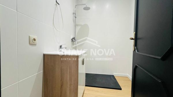 Apartamento T3 Totalmente Renovado – Excelente Localização