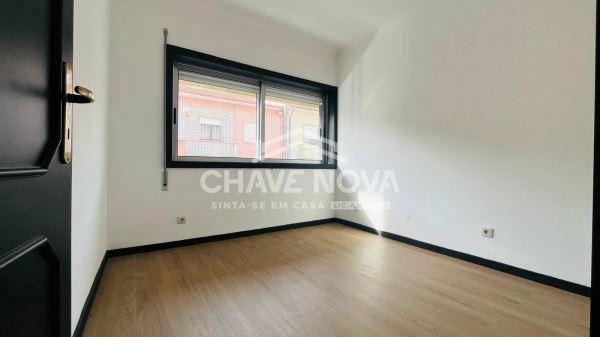 Apartamento T3 Totalmente Renovado – Excelente Localização