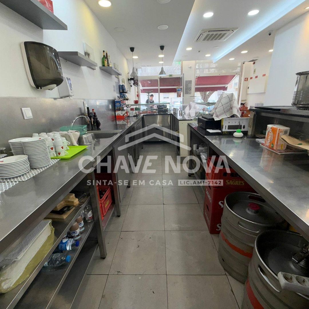 Loja para Venda em Póvoa de Santo Adrião e Olival Basto