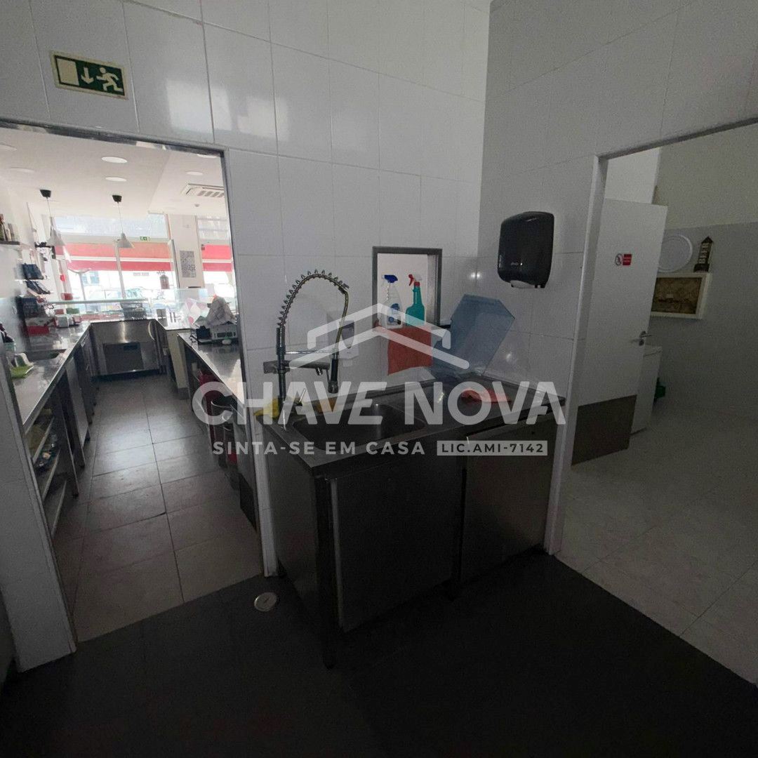 Loja para Venda em Póvoa de Santo Adrião e Olival Basto