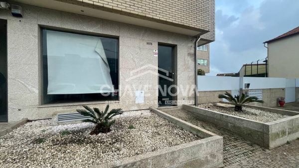 ARRENDA-SE LOJA – 65 m² – VALADARES, VILA NOVA DE GAIA ARRENDA-SE LOJA – 65 m² – VALADARES, VILA NOVA DE GAIA