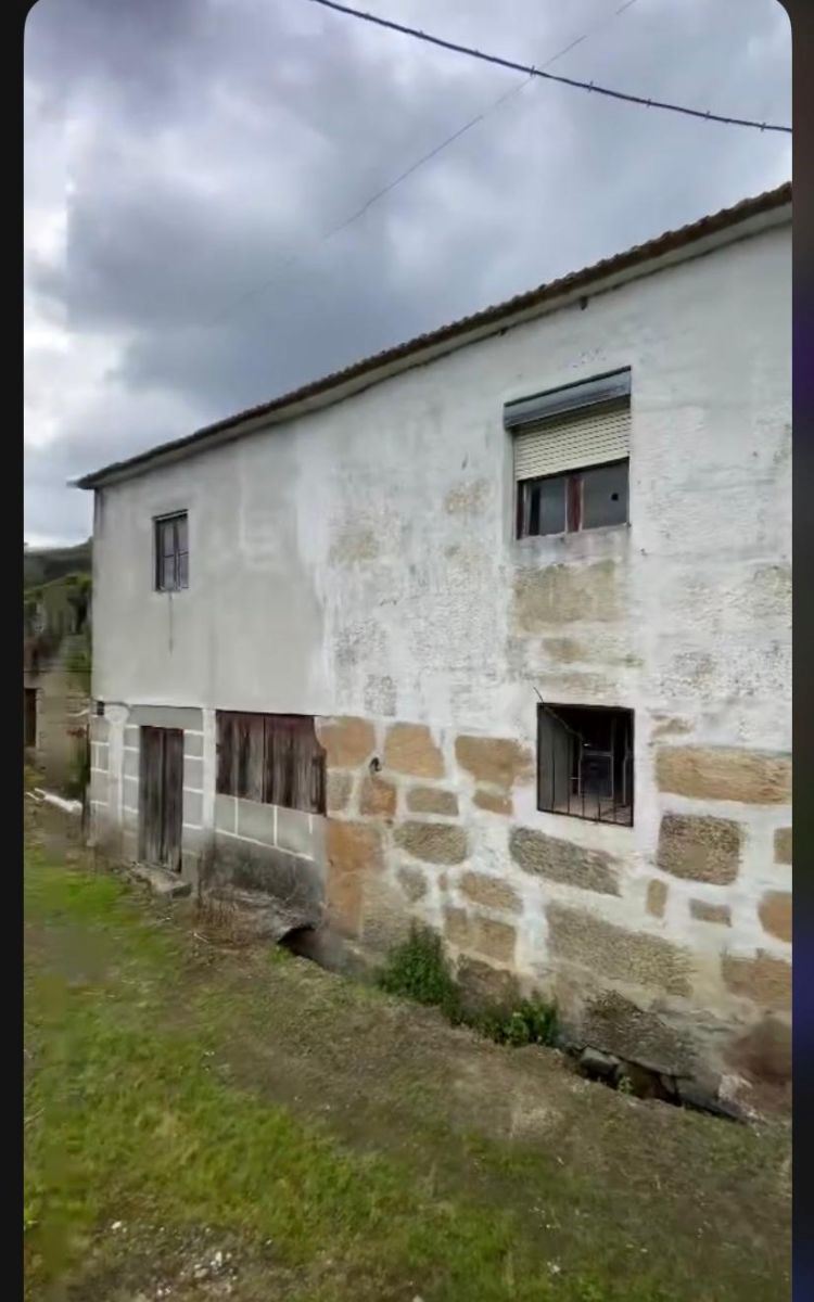 Moradia T3 para Venda em Santa Cruz do Douro e São Tomé de Covelas