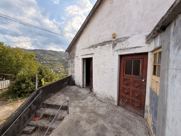 Moradia Rústica Independente com Terreno e Vista Rio Douro – São Tomé de Covelas, Baião Moradia Rústica Independente com Terreno e Vista Rio Douro – São Tomé de Covelas, Baião