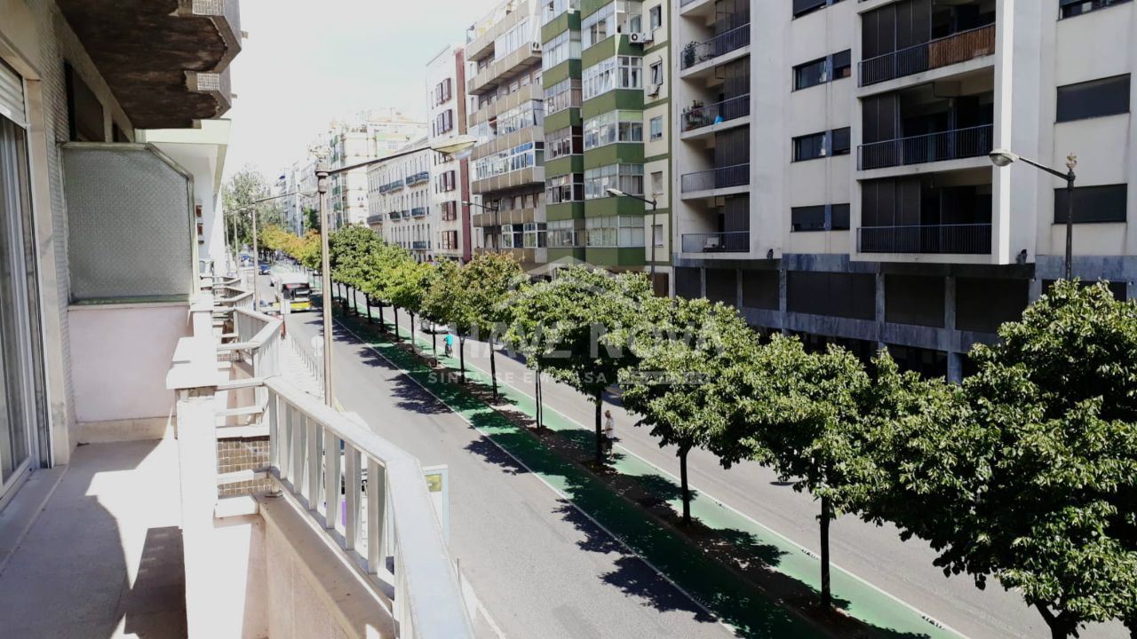 Apartamento T2 para Arrendamento em Arroios