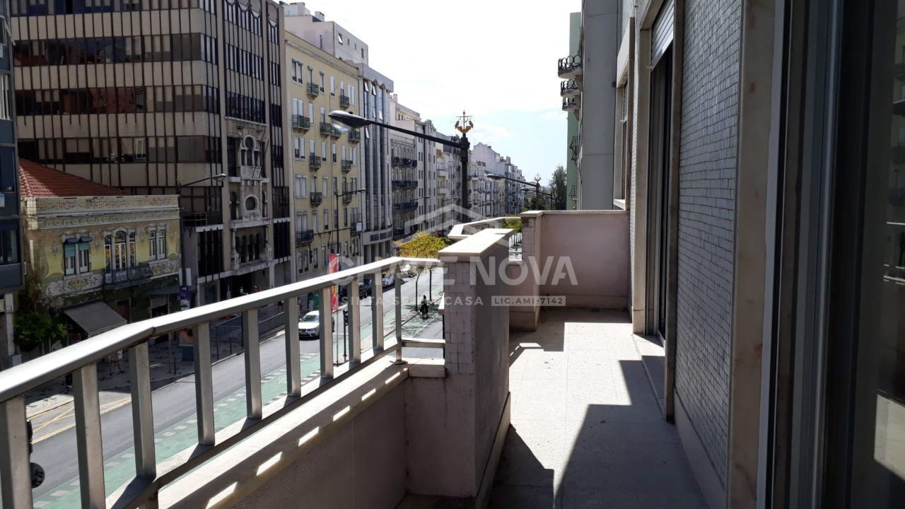 Apartamento T2 para Arrendamento em Arroios