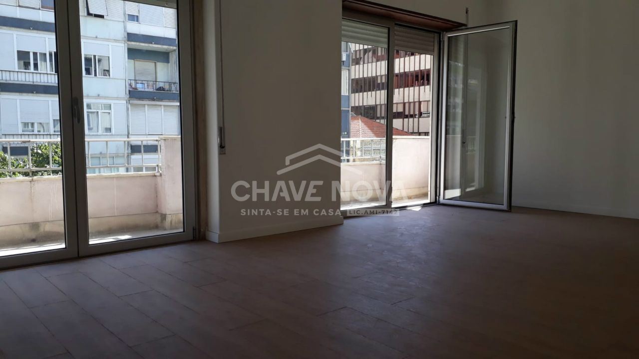 Apartamento T2 para Arrendamento em Arroios