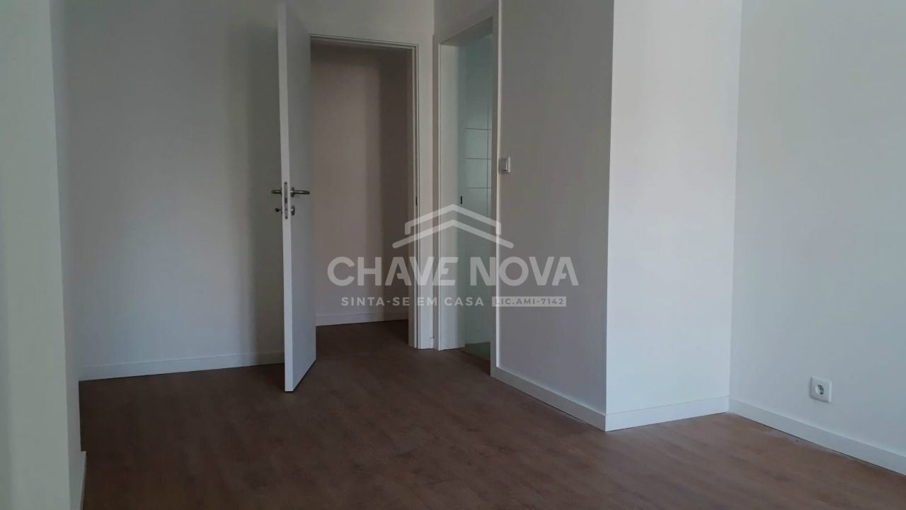 Apartamento T2 para Arrendamento em Arroios