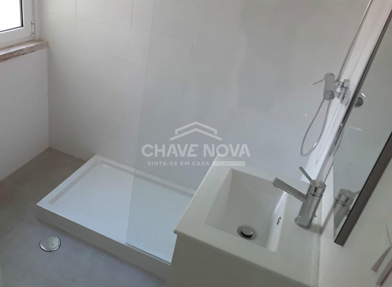 Apartamento T2 para Arrendamento em Arroios