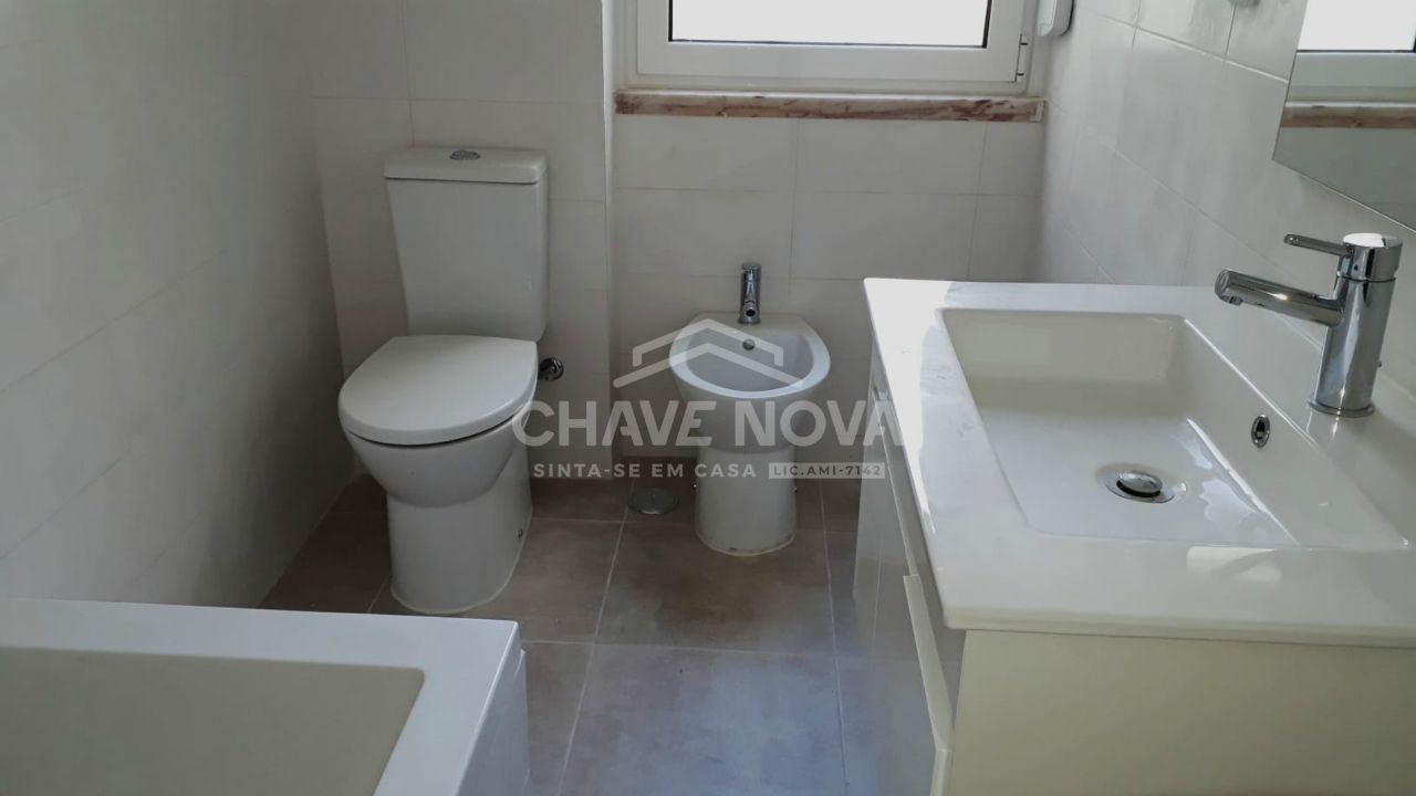 Apartamento T2 para Arrendamento em Arroios