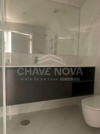 T0 Novo / prédio com lugar de garagem e piscina T0 Novo / prédio com lugar de garagem e piscina
