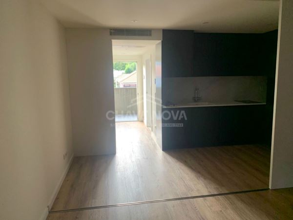 T0 Novo / prédio com lugar de garagem e piscina T0 Novo / prédio com lugar de garagem e piscina