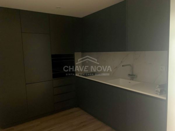 T0 Novo / prédio com lugar de garagem e piscina T0 Novo / prédio com lugar de garagem e piscina