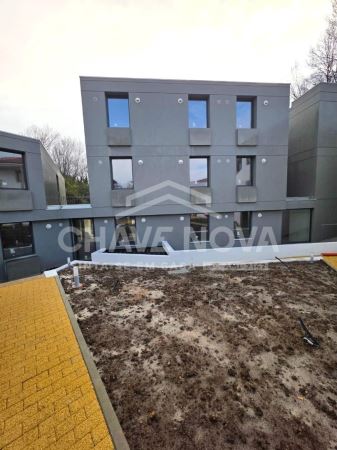 T0 Studio  a 200m Do ISCAP