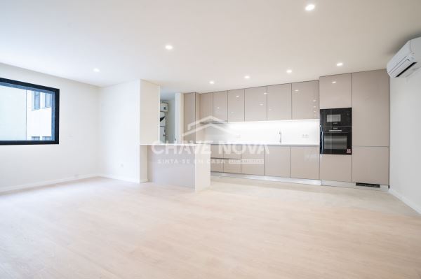 T2 novo piso 1 em Santa Marinha, Gaia