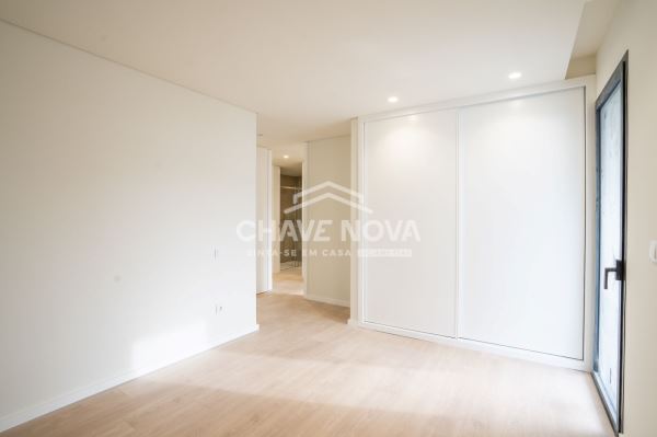 T2 novo piso 1 em Santa Marinha, Gaia