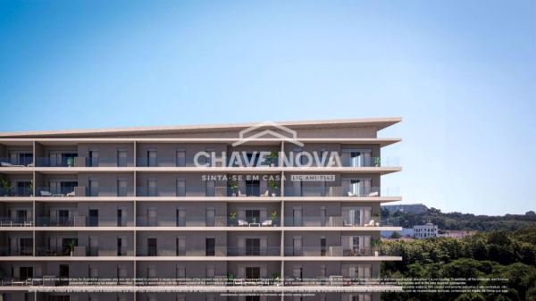 Apartamento T3 c/ Varanda e Lugar de Garagem Duplo em Oliveira do Douro 