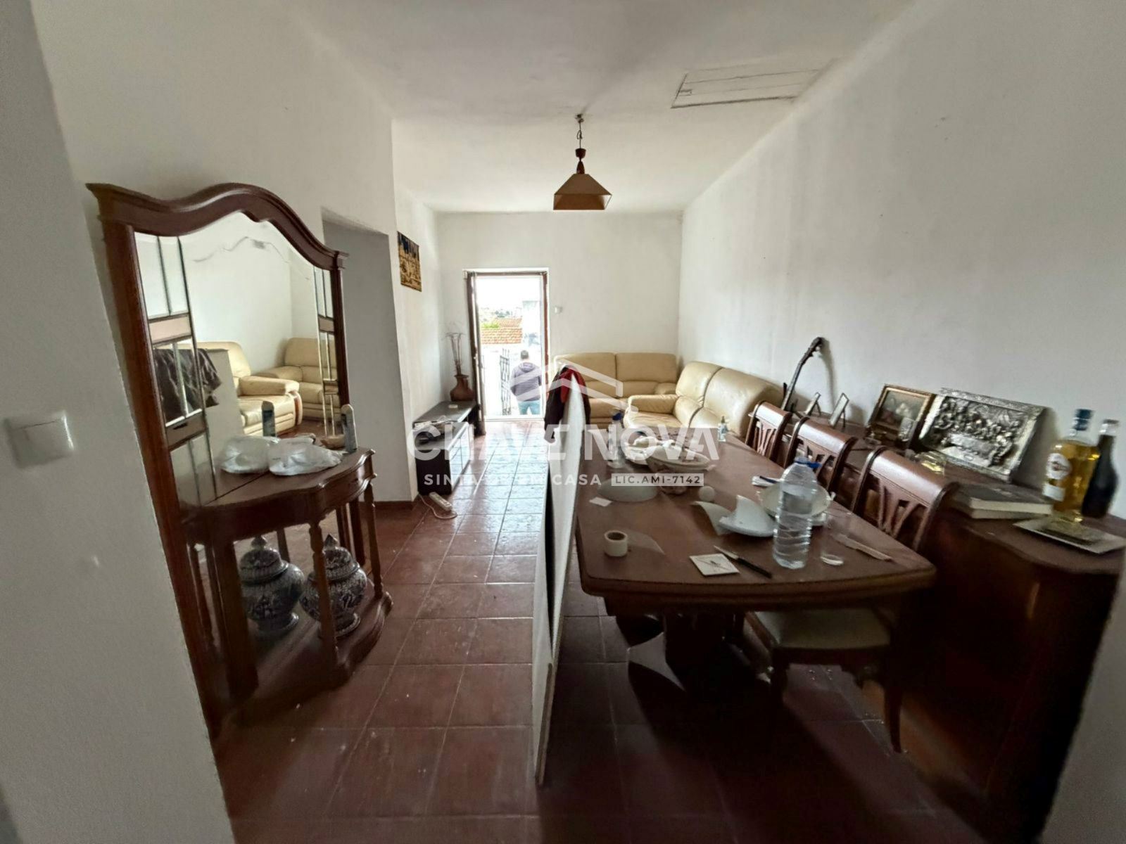 Moradia T3 em Campolide com logradouro para remodelar ao seu gosto!