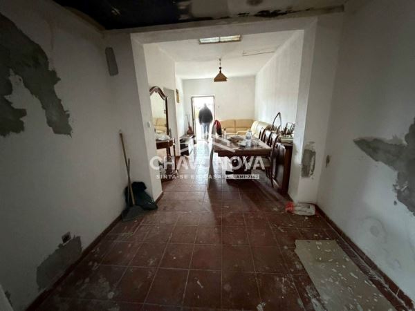 Moradia T3 em Campolide com logradouro para remodelar ao seu gosto!