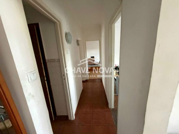 Moradia T3 em Campolide com logradouro para remodelar ao seu gosto!