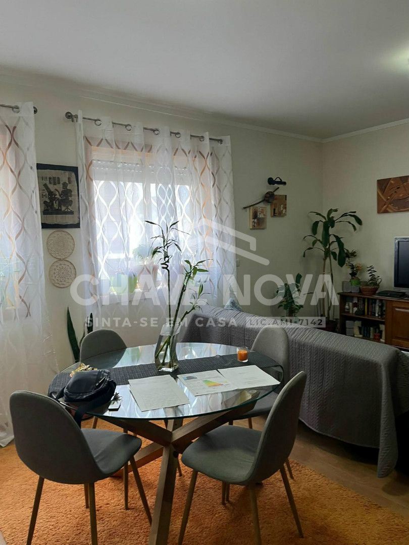 Apartamento T2 Como Novo com Lugar de Garagem - Junto ao Arrábida Shopping 