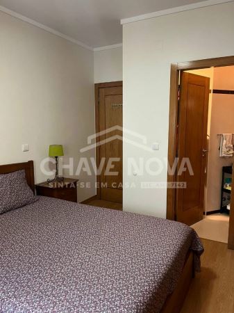 Apartamento T2 Como Novo com Lugar de Garagem - Junto ao Arrábida Shopping 