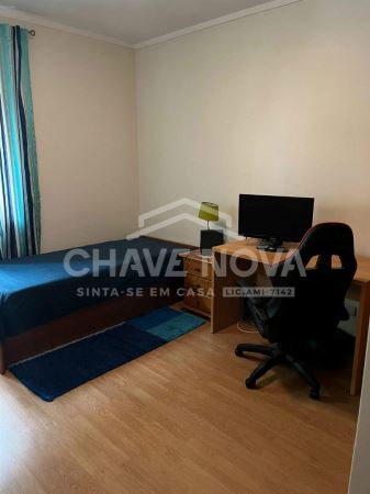 Apartamento T2 Como Novo com Lugar de Garagem - Junto ao Arrábida Shopping 