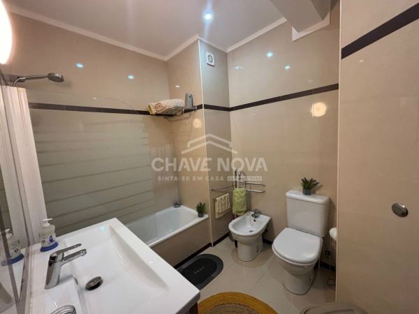 Apartamento T2 Como Novo com Lugar de Garagem - Junto ao Arrábida Shopping 