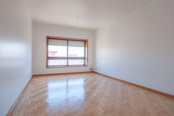 T3 com vistas desafogada em Vilar do Andorinho