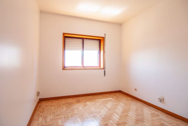 T3 com vistas desafogada em Vilar do Andorinho