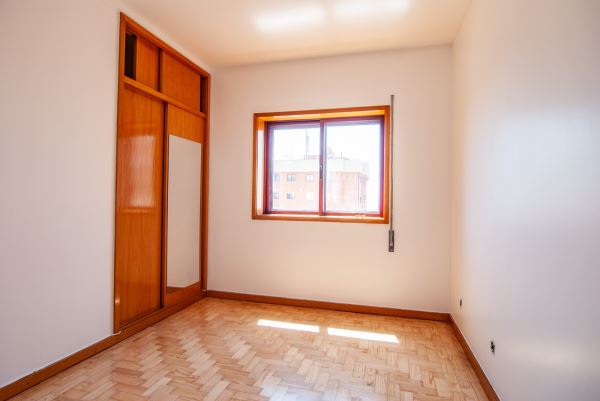 T3 com vistas desafogada em Vilar do Andorinho