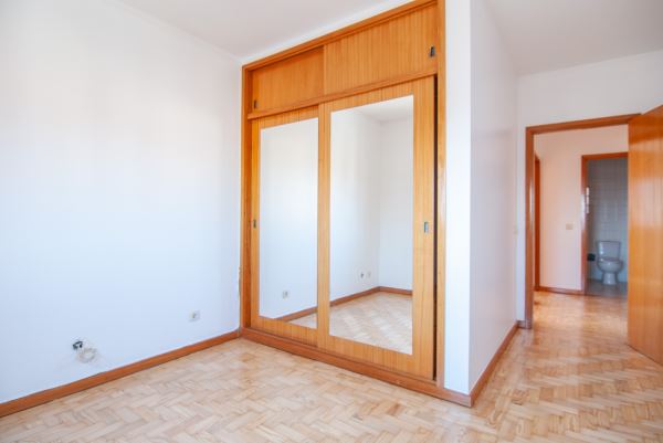 T3 com vistas desafogada em Vilar do Andorinho