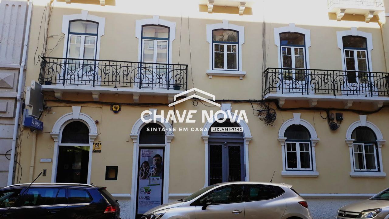 Apartamento T3 Renovado na Rua Antonio Enes, Avenidas Novas, Lisboa.