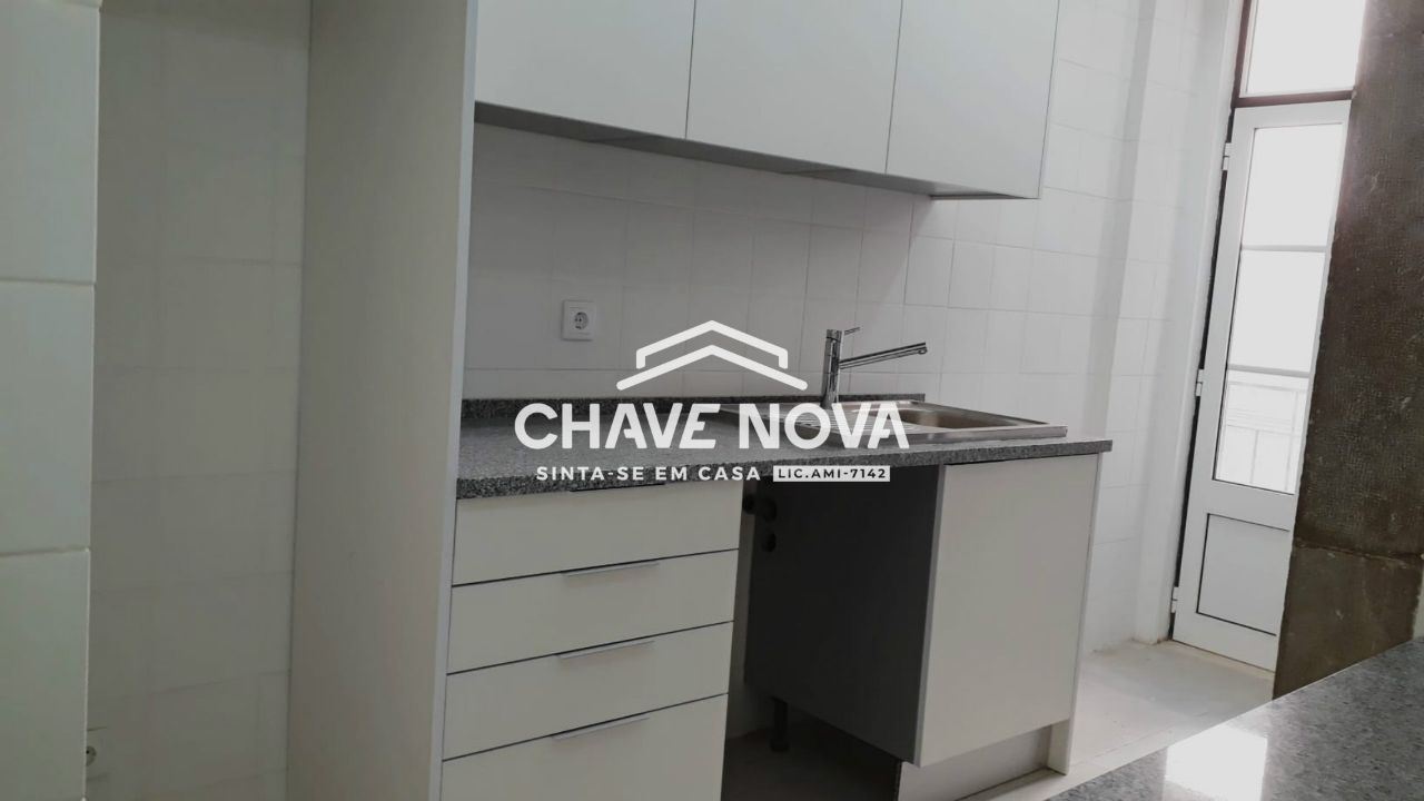 Apartamento T3 Renovado na Rua Antonio Enes, Avenidas Novas, Lisboa.