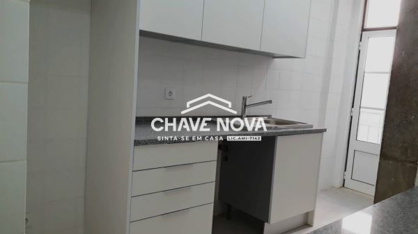 Apartamento T3 Renovado na Rua Antonio Enes, Avenidas Novas, Lisboa.