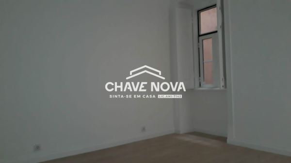 Apartamento T3 Renovado na Rua Antonio Enes, Avenidas Novas, Lisboa.