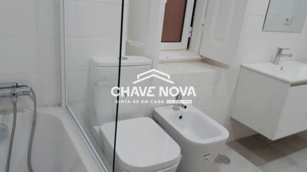 Apartamento T3 Renovado na Rua Antonio Enes, Avenidas Novas, Lisboa.