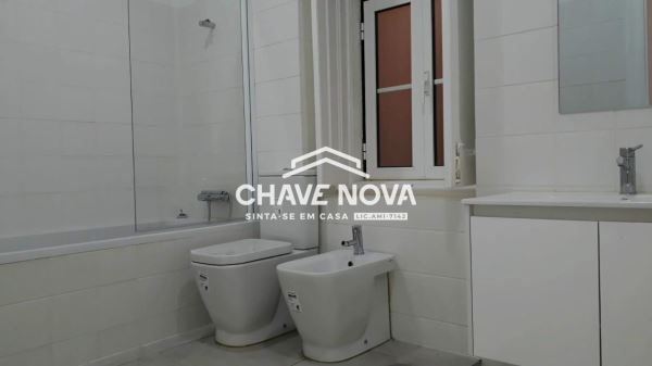 Apartamento T3 Renovado na Rua Antonio Enes, Avenidas Novas, Lisboa.