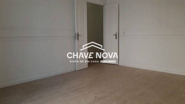 Apartamento T3 Renovado na Rua Antonio Enes, Avenidas Novas, Lisboa.