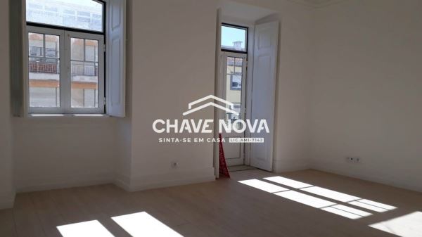 Apartamento T3 Renovado na Rua Antonio Enes, Avenidas Novas, Lisboa.