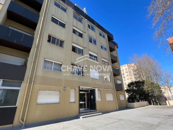 Apartamento T1 em Santa Marinha