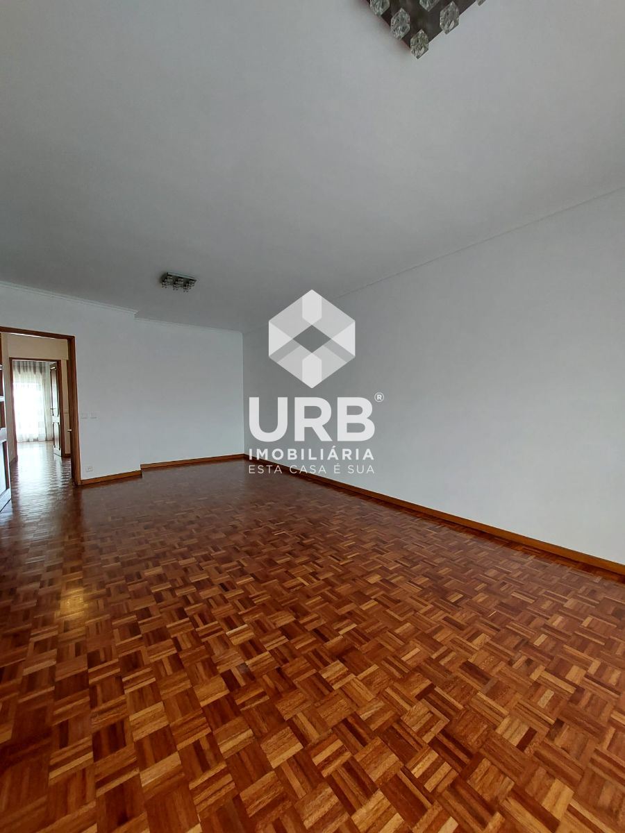 Apartamento T3 para Arrendamento em Braga (São José de São Lázaro e São João do Souto)