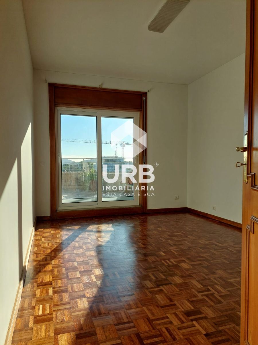 Apartamento T3 para Arrendamento em Braga (São José de São Lázaro e São João do Souto)